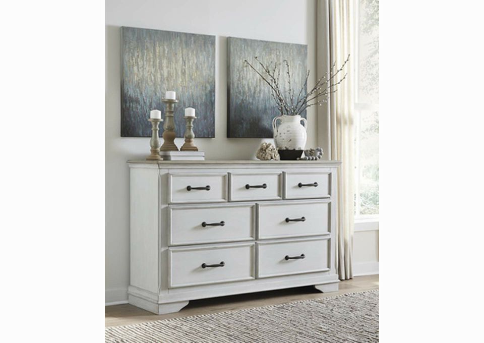 Teganville Dresser