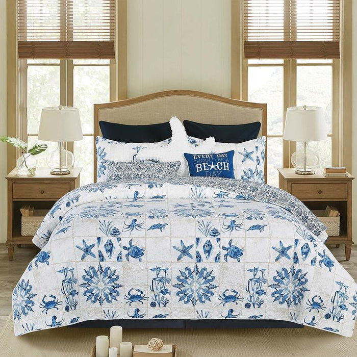 Casablanca Bay King Quilt Set