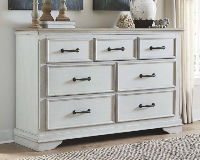 Teganville Dresser